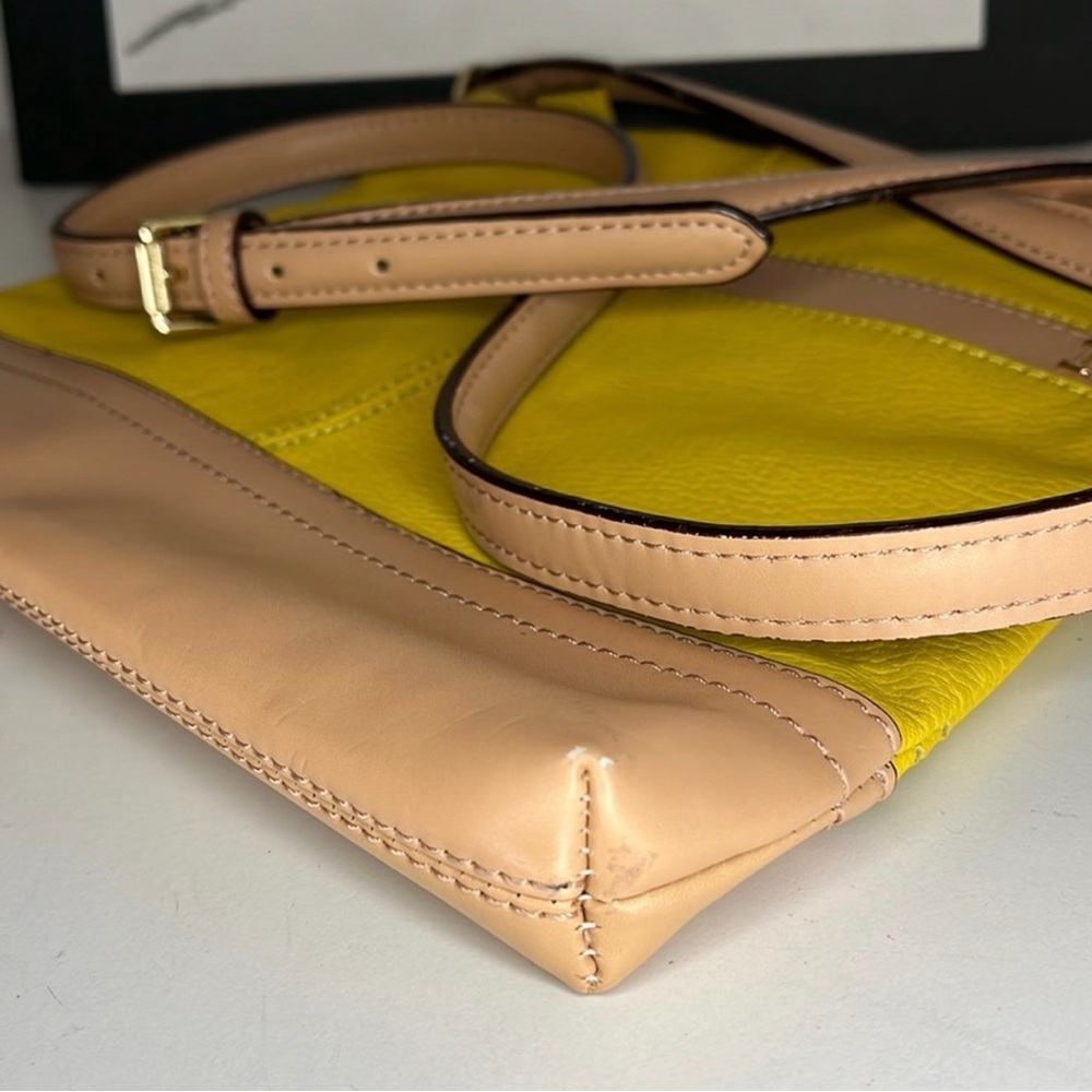 Isaac Mizrahi Sling Yellow Leather Women’s Bag - Picture 6 of 16